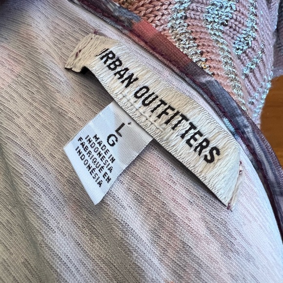 Urban Outfitters Cityscape Crop L - Picture 6 of 6